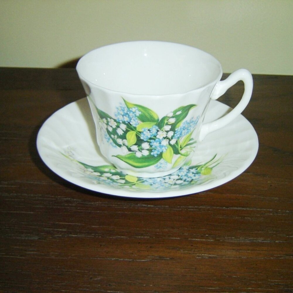 Royal Sutherland blue white bouquet swirl cup and saucer VGU